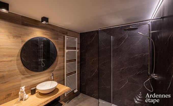 Moderne Villa in Rochehaut: Ger�umige Unterkunft f�r 12 Personen mit privatem Garten und Whirlpool