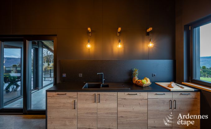 Moderne Villa in Rochehaut: Ger�umige Unterkunft f�r 12 Personen mit privatem Garten und Whirlpool