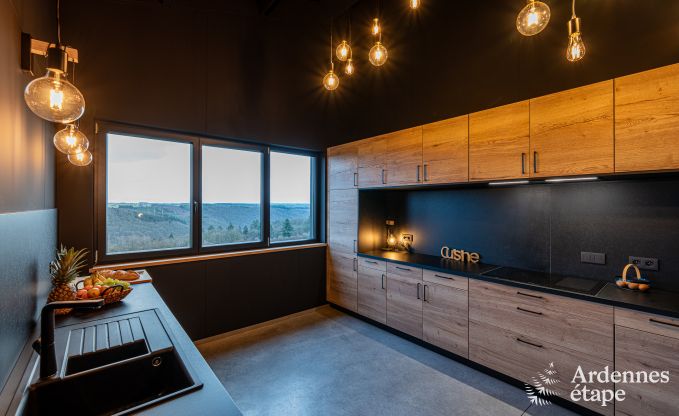 Moderne Villa in Rochehaut: Ger�umige Unterkunft f�r 12 Personen mit privatem Garten und Whirlpool