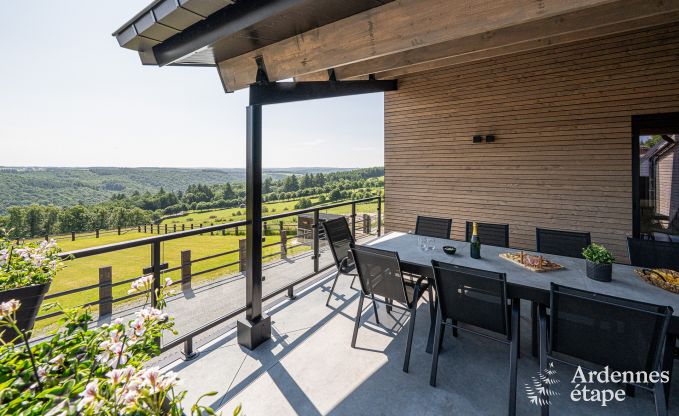 Moderne Villa in Rochehaut: Ger�umige Unterkunft f�r 12 Personen mit privatem Garten und Whirlpool