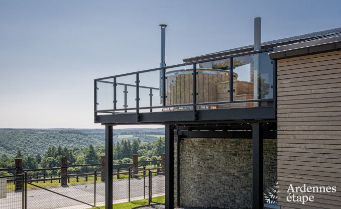 Moderne Villa in Rochehaut: Ger�umige Unterkunft f�r 12 Personen mit privatem Garten und Whirlpool