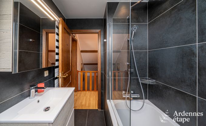 Gemtliches Ferienhaus in Rochehaut: ideal fr 9 Personen. Mit Spielzimmer und Fahrradabstellraum