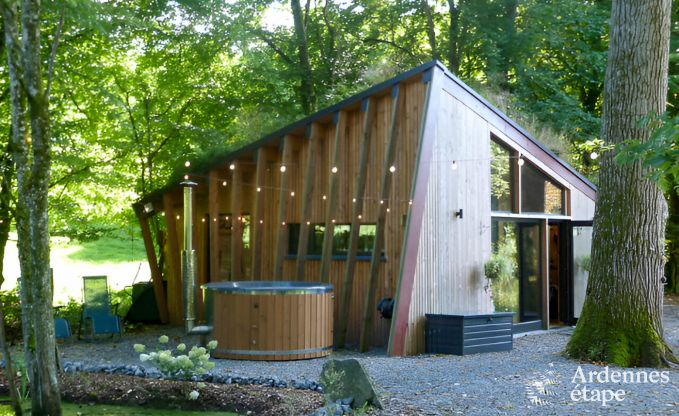 Abgelegenes Chalet am Teich in Saint-Hubert, Ardennen