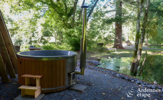 Abgelegenes Chalet am Teich in Saint-Hubert, Ardennen