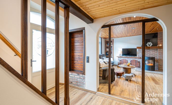 Hundefreundliches Ferienhaus mit Jacuzzi und Holzkohlegrill fr 9 Personen in Saint-Hubert, Ardennen.