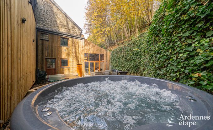 Hundefreundliches Ferienhaus mit Jacuzzi und Holzkohlegrill fr 9 Personen in Saint-Hubert, Ardennen.