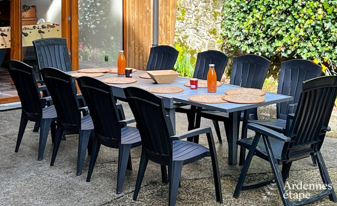 Hundefreundliches Ferienhaus mit Jacuzzi und Holzkohlegrill fr 9 Personen in Saint-Hubert, Ardennen.