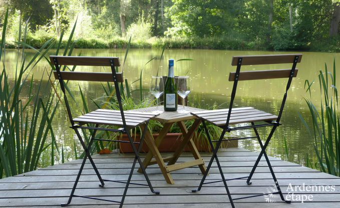 Abgelegenes Chalet am Teich in Saint-Hubert, Ardennen
