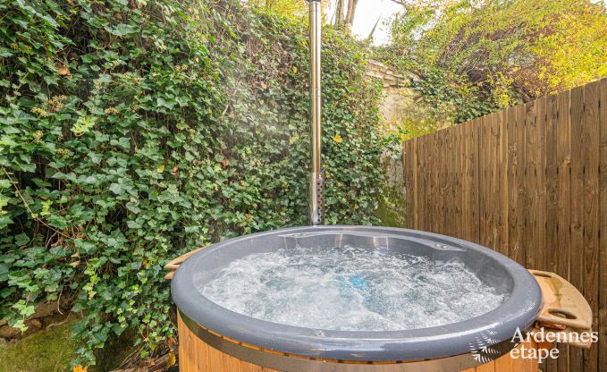 Hundefreundliches Ferienhaus mit Jacuzzi und Holzkohlegrill fr 9 Personen in Saint-Hubert, Ardennen.