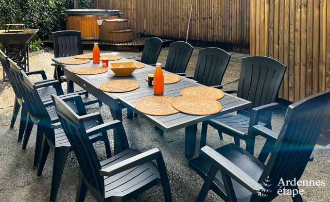 Hundefreundliches Ferienhaus mit Jacuzzi und Holzkohlegrill fr 9 Personen in Saint-Hubert, Ardennen.