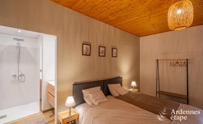 Hundefreundliches Ferienhaus mit Jacuzzi und Holzkohlegrill fr 9 Personen in Saint-Hubert, Ardennen.