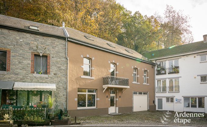 Hundefreundliches Ferienhaus mit Jacuzzi und Holzkohlegrill fr 9 Personen in Saint-Hubert, Ardennen.