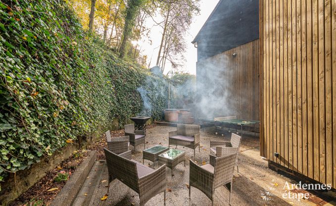 Hundefreundliches Ferienhaus mit Jacuzzi und Holzkohlegrill fr 9 Personen in Saint-Hubert, Ardennen.