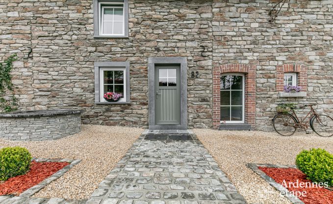 Luxusaufenthalt in den Ardennen: Hochwertige Villa in Sankt Hubertus f�r 6 Personen mit Pool und Natur in der N�he