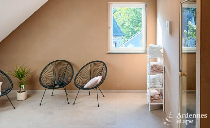 Gerumiges Ferienhaus Saint-Vith fr 23 Personen mit 6 Schlafzimmern, Sauna und groem Garten