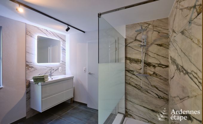 Gerumiges Ferienhaus Saint-Vith fr 23 Personen mit 6 Schlafzimmern, Sauna und groem Garten