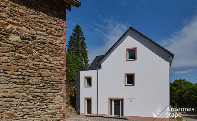 Gerumiges Ferienhaus Saint-Vith fr 23 Personen mit 6 Schlafzimmern, Sauna und groem Garten