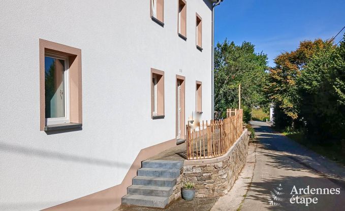 Gerumiges Ferienhaus Saint-Vith fr 23 Personen mit 6 Schlafzimmern, Sauna und groem Garten