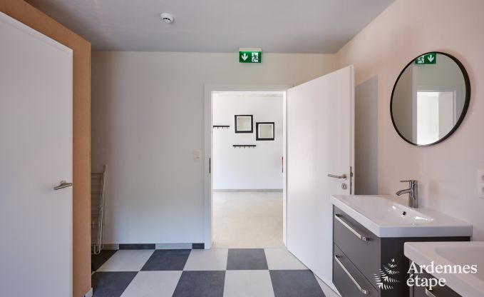 Gerumiges Ferienhaus Saint-Vith fr 23 Personen mit 6 Schlafzimmern, Sauna und groem Garten