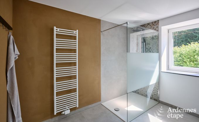 Gerumiges Ferienhaus Saint-Vith fr 23 Personen mit 6 Schlafzimmern, Sauna und groem Garten