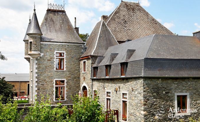 4-Sterne-Ferienhaus in einem Schlossbauernhof in Sainte-Ode