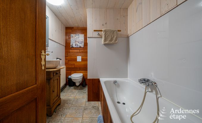 Komfortables Ferienhaus mit Pool in Sainte-Ode, Ardennen