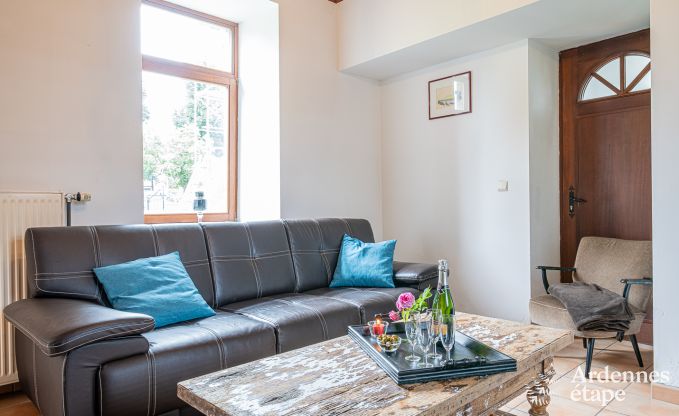 Komfortables Ferienhaus mit Pool in Sainte-Ode, Ardennen