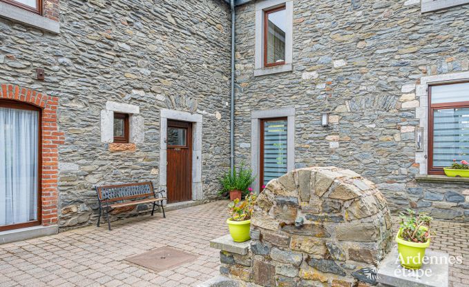 Komfortables Ferienhaus mit Pool in Sainte-Ode, Ardennen