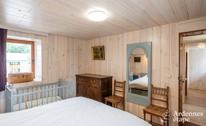 Komfortables Ferienhaus mit Pool in Sainte-Ode, Ardennen