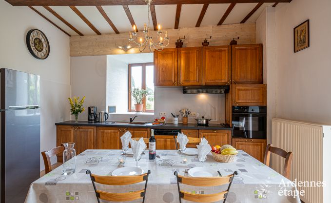 Komfortables Ferienhaus mit Pool in Sainte-Ode, Ardennen