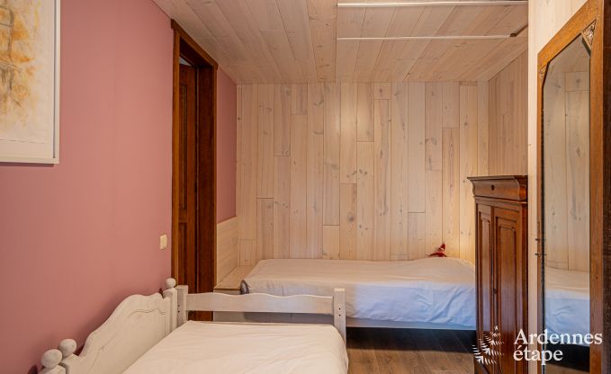 Komfortables Ferienhaus mit Pool in Sainte-Ode, Ardennen