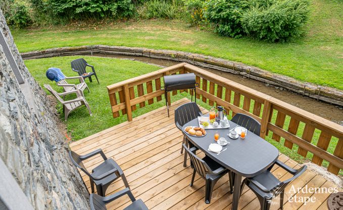 Komfortables Ferienhaus mit Pool in Sainte-Ode, Ardennen