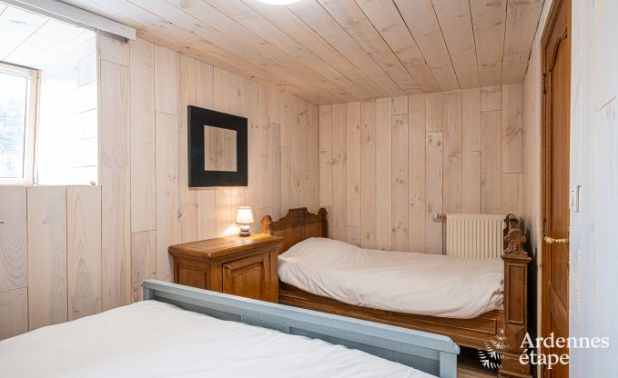 Komfortables Ferienhaus mit Pool in Sainte-Ode, Ardennen