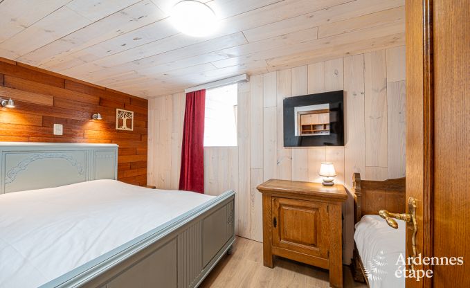 Komfortables Ferienhaus mit Pool in Sainte-Ode, Ardennen