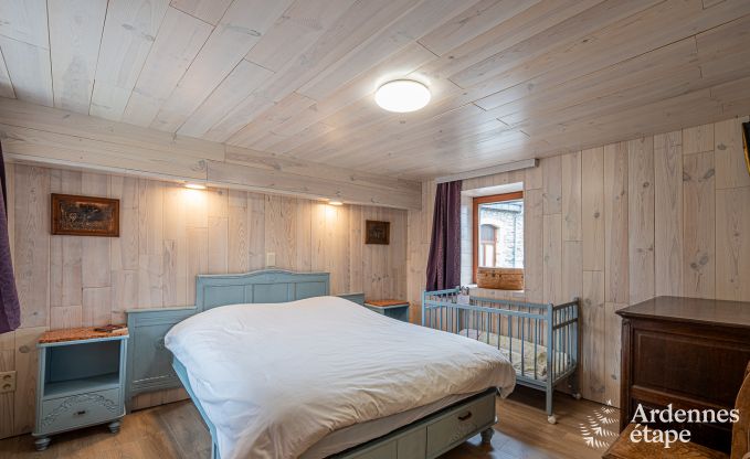 Komfortables Ferienhaus mit Pool in Sainte-Ode, Ardennen