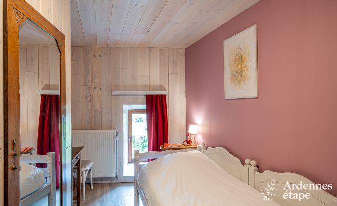 Komfortables Ferienhaus mit Pool in Sainte-Ode, Ardennen