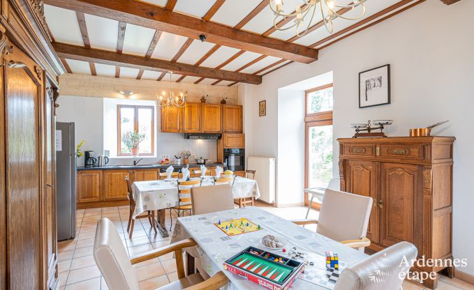 Komfortables Ferienhaus mit Pool in Sainte-Ode, Ardennen