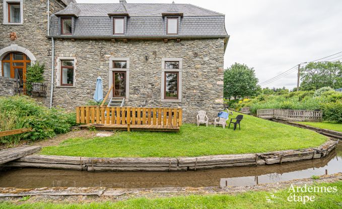Komfortables Ferienhaus mit Pool in Sainte-Ode, Ardennen