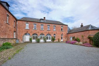 Urlaubsunterkunft fr 6 in Nebengebude des Schlosses in Sars-la-Bruyre