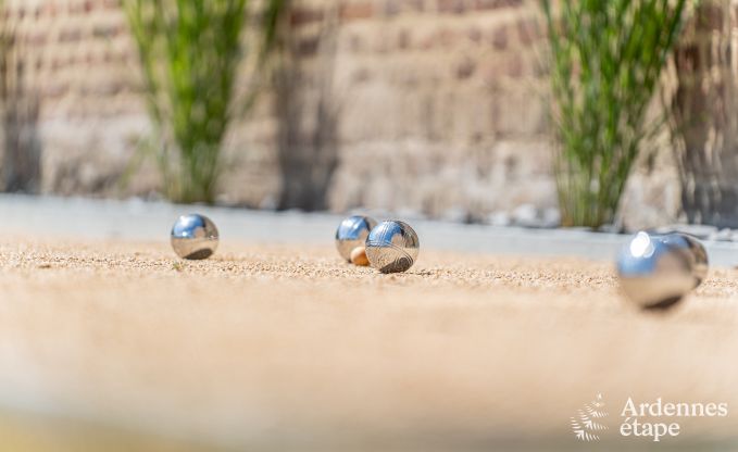 Ferienhaus Sippenaeken: charmante Unterkunft f�r 15 Personen mit Whirlpool und privatem Garten in den Ardennen