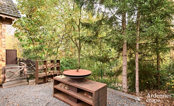Gerumiges Chalet in Somme-Leuze fr 8 Personen mit 4 Schlafzimmern, 3 Badezimmern, Holzpelletofen und Privatgarten