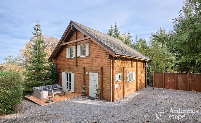Gerumiges Chalet in Somme-Leuze fr 8 Personen mit 4 Schlafzimmern, 3 Badezimmern, Holzpelletofen und Privatgarten