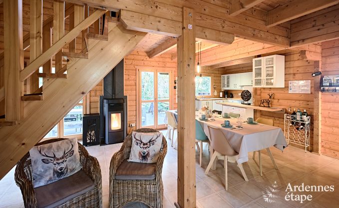 Gerumiges Chalet in Somme-Leuze fr 8 Personen mit 4 Schlafzimmern, 3 Badezimmern, Holzpelletofen und Privatgarten