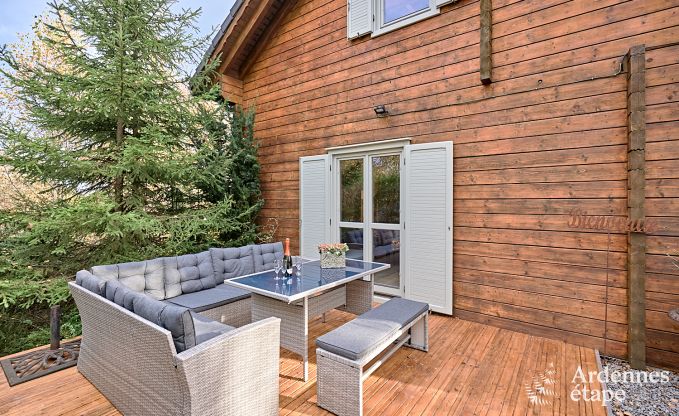 Gerumiges Chalet in Somme-Leuze fr 8 Personen mit 4 Schlafzimmern, 3 Badezimmern, Holzpelletofen und Privatgarten