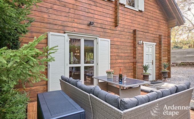 Gerumiges Chalet in Somme-Leuze fr 8 Personen mit 4 Schlafzimmern, 3 Badezimmern, Holzpelletofen und Privatgarten