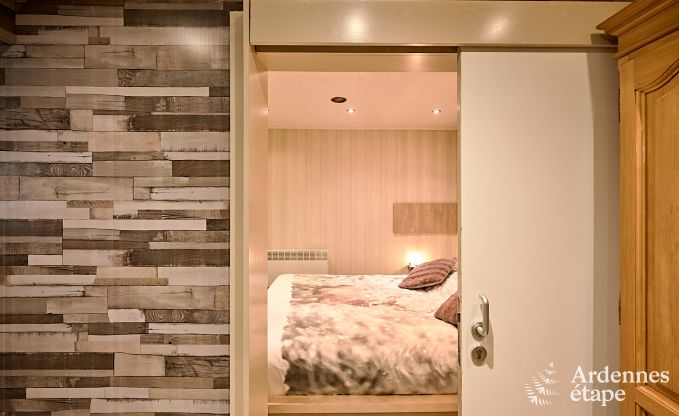 Gerumiges Chalet in Somme-Leuze fr 8 Personen mit 4 Schlafzimmern, 3 Badezimmern, Holzpelletofen und Privatgarten