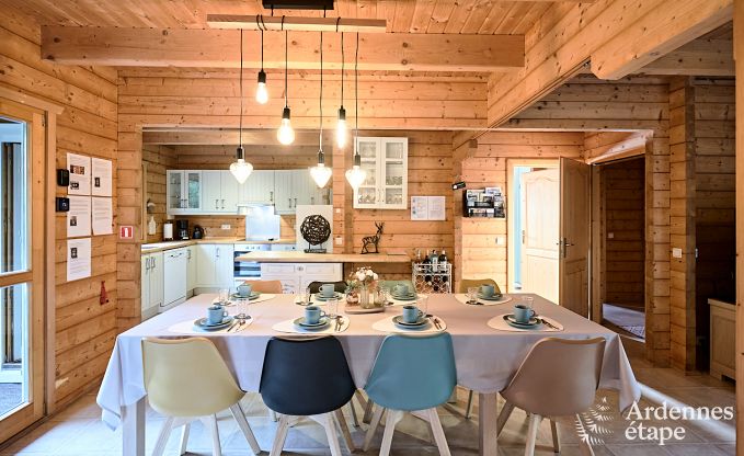 Gerumiges Chalet in Somme-Leuze fr 8 Personen mit 4 Schlafzimmern, 3 Badezimmern, Holzpelletofen und Privatgarten