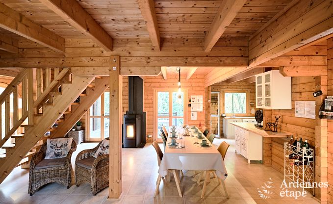 Gerumiges Chalet in Somme-Leuze fr 8 Personen mit 4 Schlafzimmern, 3 Badezimmern, Holzpelletofen und Privatgarten