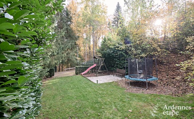 Gerumiges Chalet in Somme-Leuze fr 8 Personen mit 4 Schlafzimmern, 3 Badezimmern, Holzpelletofen und Privatgarten