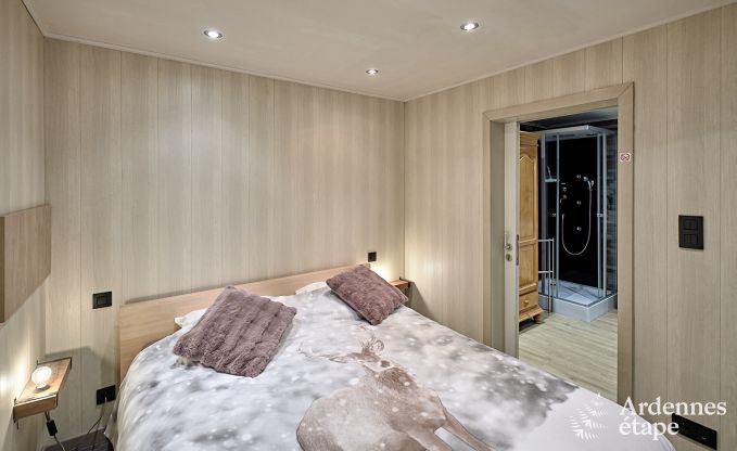 Gerumiges Chalet in Somme-Leuze fr 8 Personen mit 4 Schlafzimmern, 3 Badezimmern, Holzpelletofen und Privatgarten